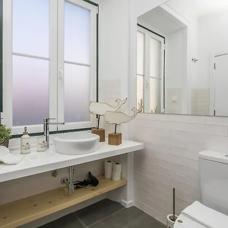 Lxway Travessa Da Peixeira Apartamento *